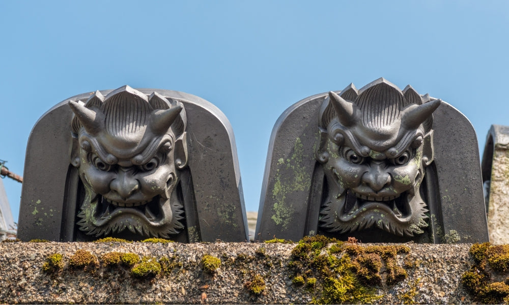 Demonio oni japonés: figura con cuernos y piel roja, el demonio más temido del folclore de Japón