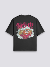 Camiseta con escritura japonesa