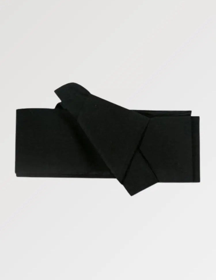 Un cinturón kimono para hombre de estilo tradicional chic