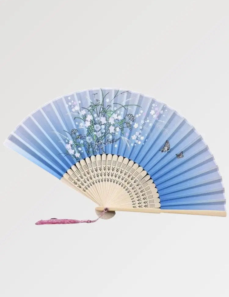 Abanico japonés azul claro con tejido estampado de flores de cerezo