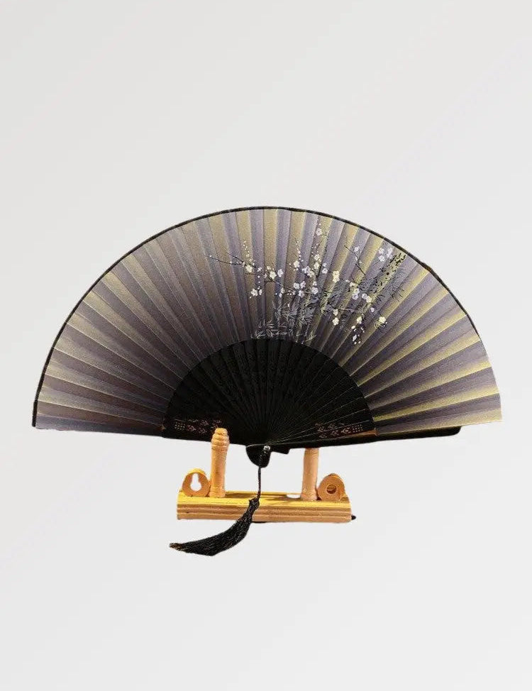 Abanico japonés negro con motivo de sakura blanco