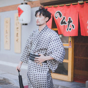 Kimono blanco chic de hombre con estampado cuadrado