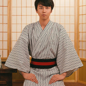 Kimono tradicional masculino con estampado lineal