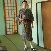 Precioso kimono japonés para hombre con motivos de seda bordada