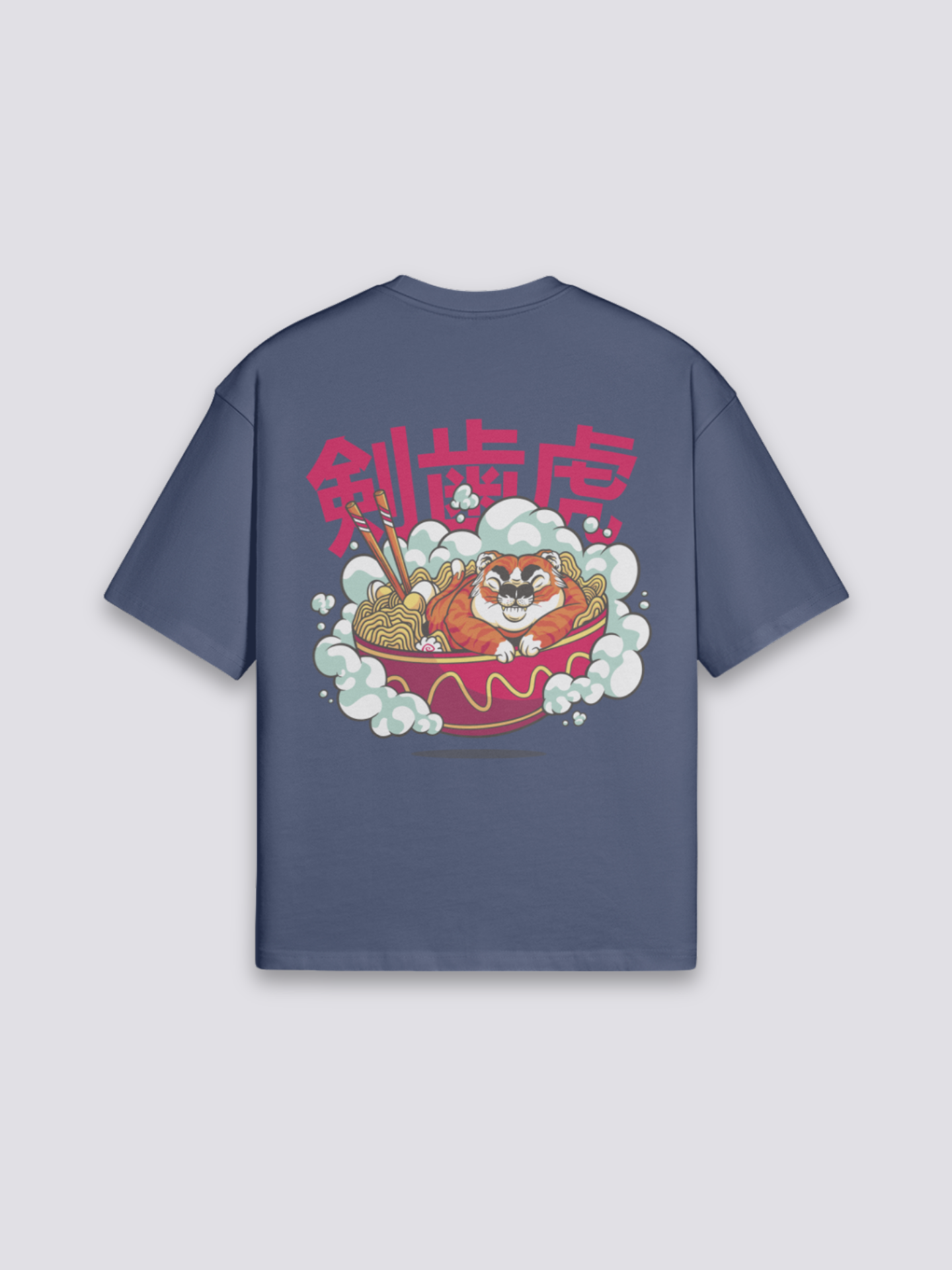 Camiseta con escritura japonesa