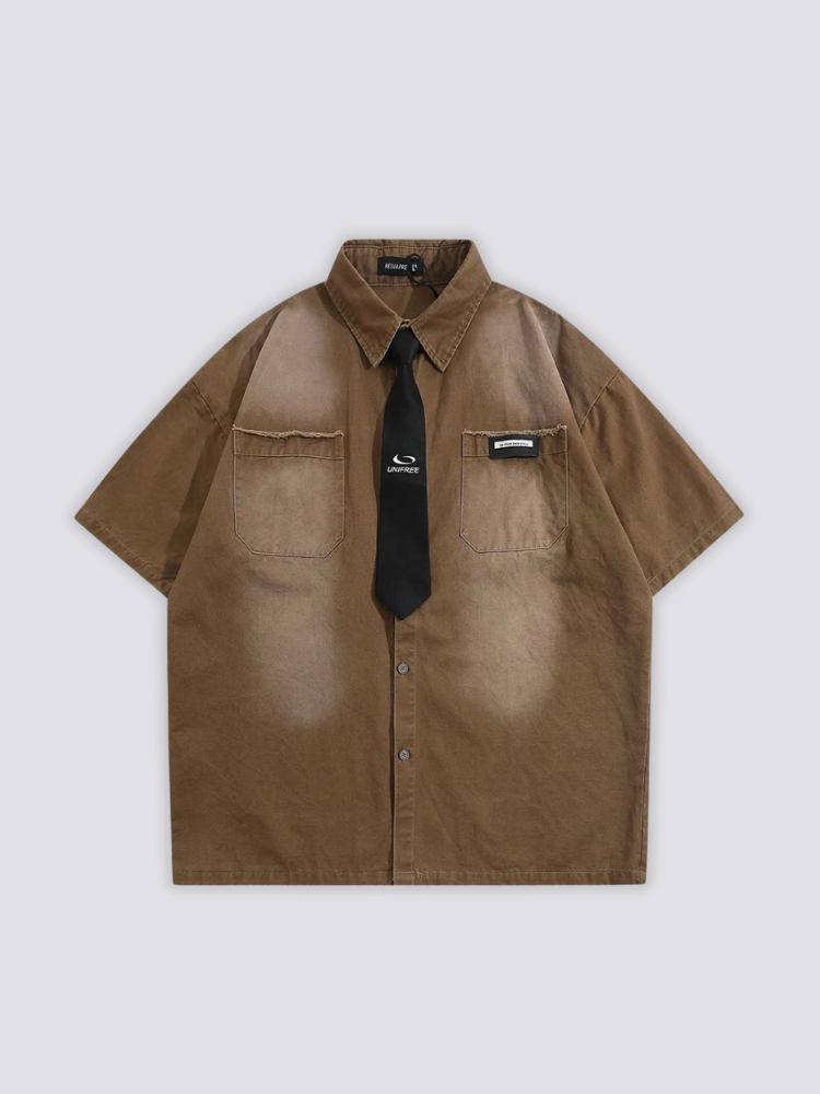 Camisa con corbata marrón