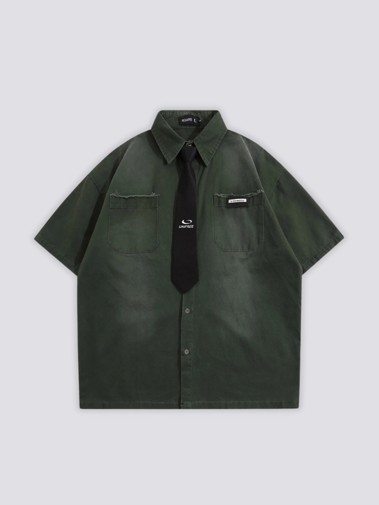 Camisa con corbata verde