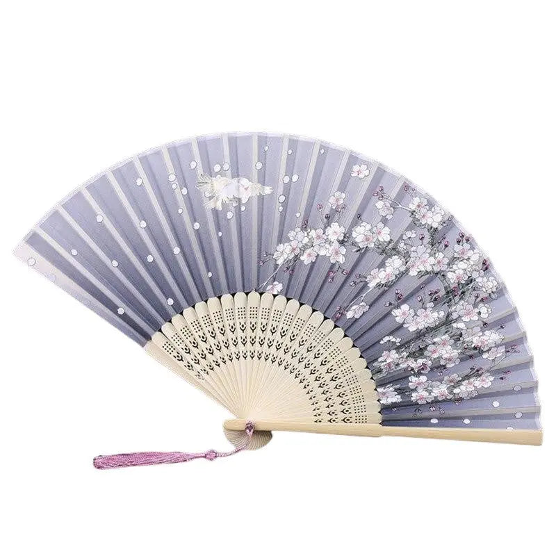 Abanico japonés sensu Cloud lavanda con sakura blanco y una grulla en vuelo Ropa Japonesa
