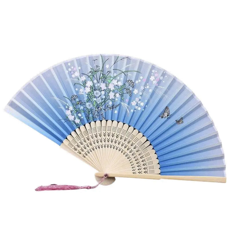 Abanico japonés sensu Miyazu azul claro con orquídeas blancas y mariposas Ropa Japonesa