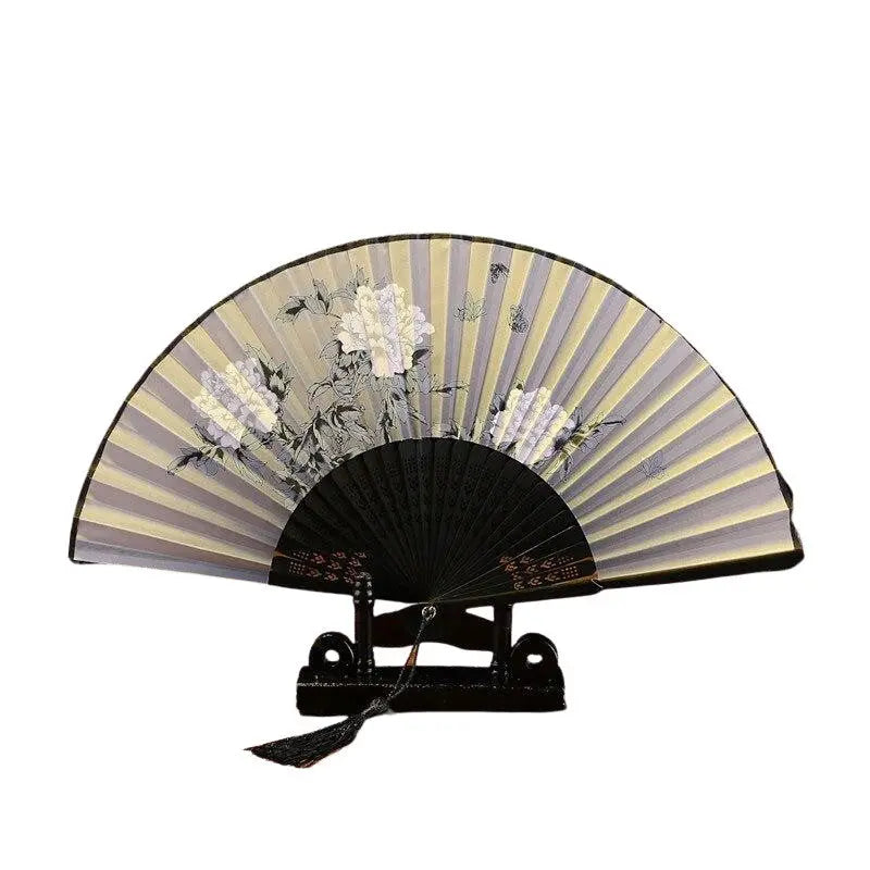 Abanico japonés sensu Kuwona pastel con peonías blancas y mariposas Ropa Japonesa
