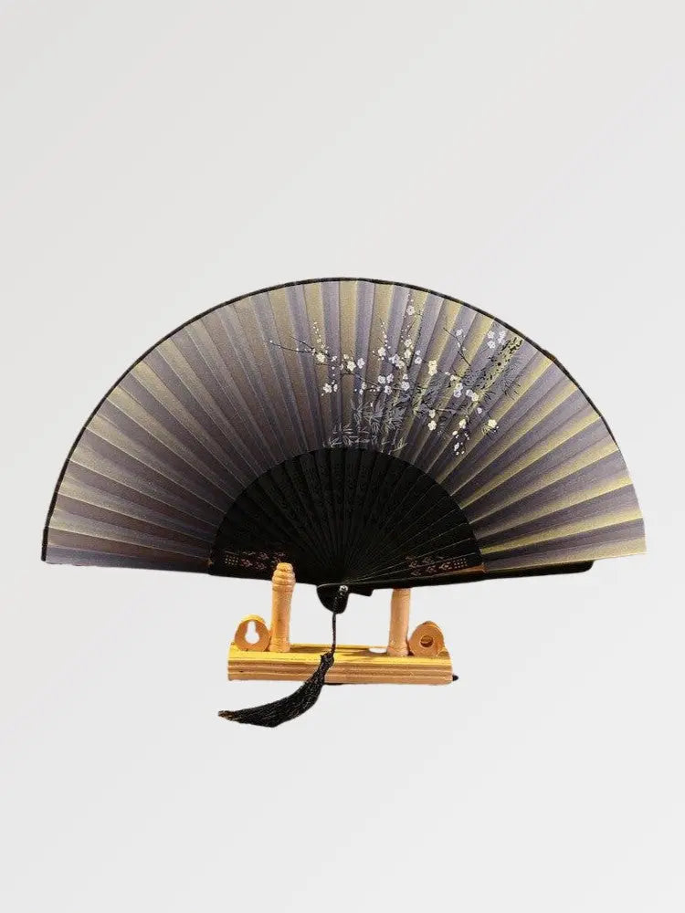 Abanico japonés sensu negro Sukuna con rama de ciruelo blanca en ramo Ropa Japonesa