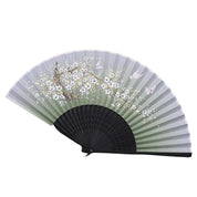 Abanico japonés sensu Tsukiyo verde tierno con sakura blanco y mariposas claras Ropa Japonesa