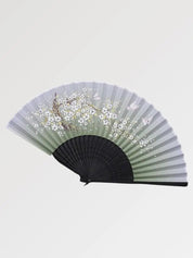 Abanico japonés sensu Tsukiyo verde tierno con sakura blanco y mariposas claras Ropa Japonesa