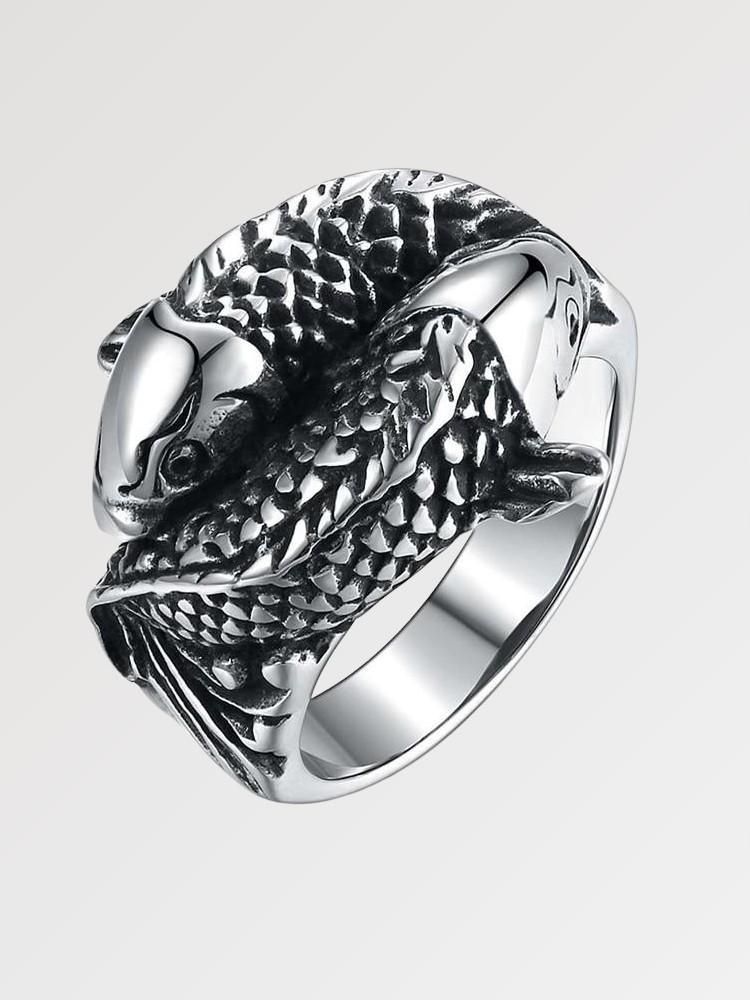 Anillo japonés de carpa Koganei con dos koi entrelazadas en yin-yang sobre plata Ropa Japonesa