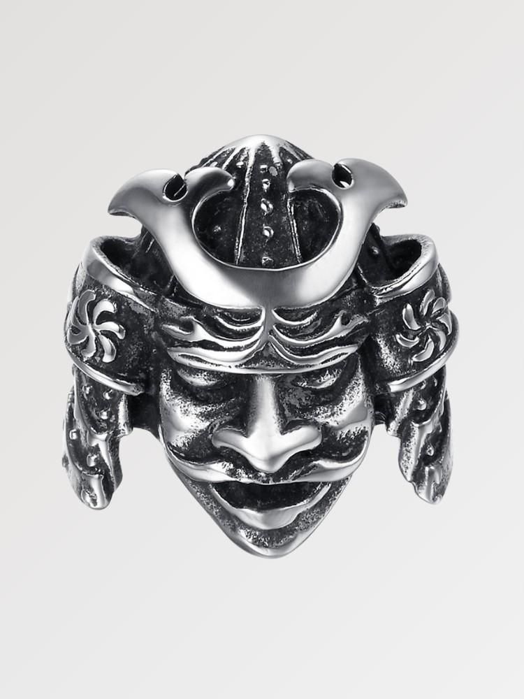 Anillo guerrero Edo Otomail con cabeza de samurái y kabuto en relieve 3D sobre plata Ropa Japonesa