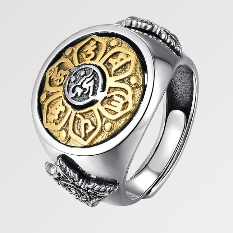 Anillo japonés vintage Rolla con mantra Om Mani Padme Hum en medallón dorado sobre plata Ropa Japonesa