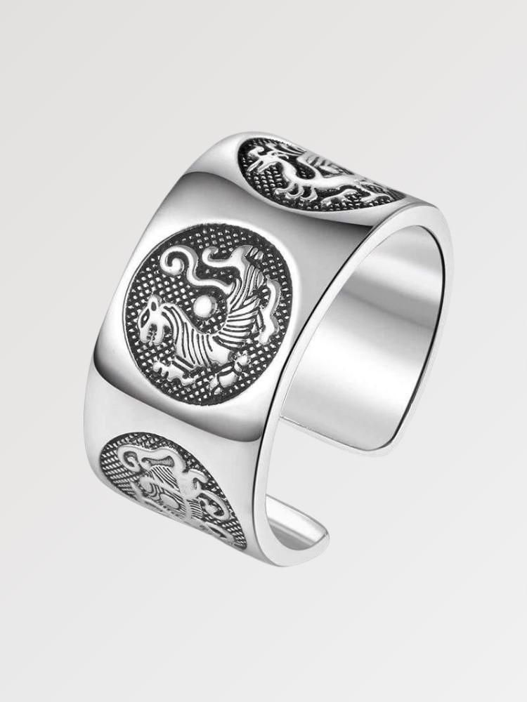 Anillo japonés Oni con los Cuatro Guardianes cardinales en medallones sobre plata pulida Ropa Japonesa