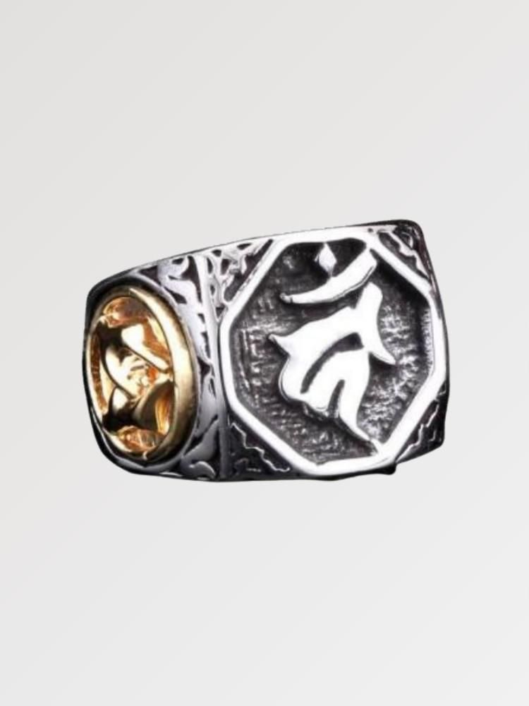 Anillo japonés simbólico Hokuto con bonji sagrado en sello hexagonal y medallón dorado Ropa Japonesa