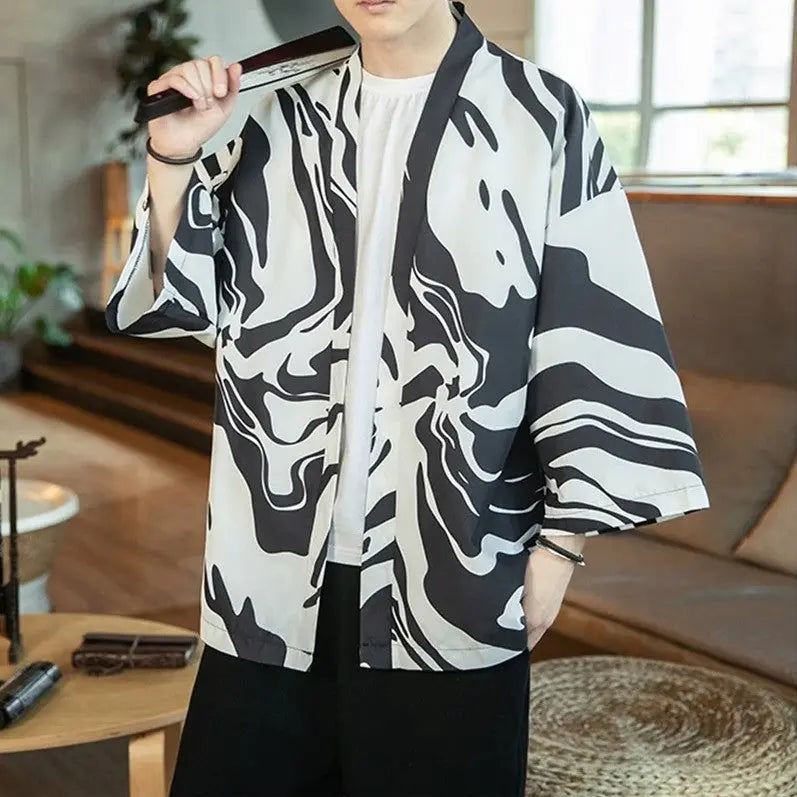 Precioso kimono blanco y negro con estampado licrado para hombre