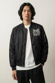 Cazadora bomber de aviador de piel Mythical Tiger vista trasera bordado poliéster cazadora souvenir sukajan streetwear japonés Ropa Japonesa