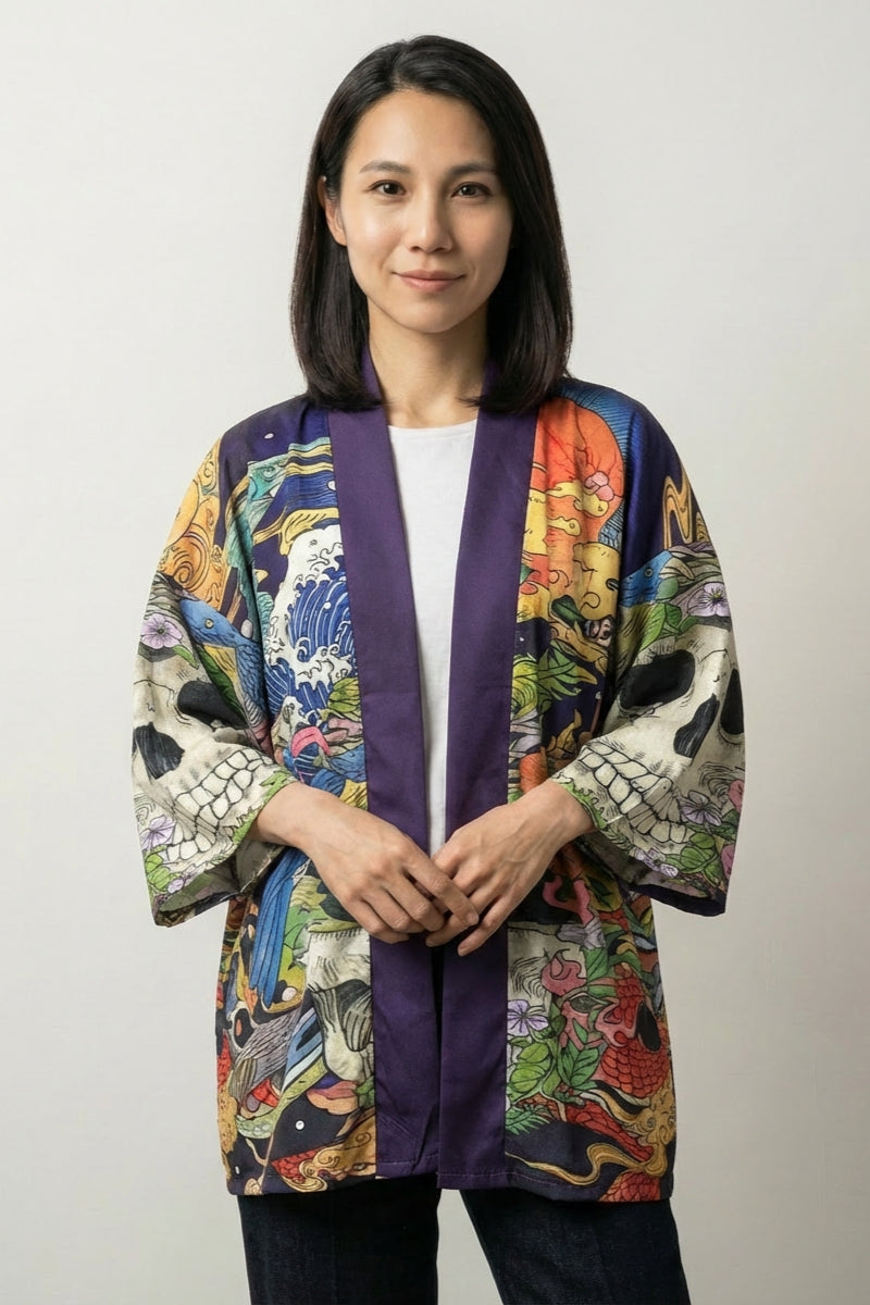 Kimono de calavera Zugaikotsu colorido estampado de una gran calavera rodeada de una carpa y flores corte abierto streetwear japonés Ropa Japonesa