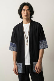 Chaqueta kimono japonesa hombre Mitsuo negra cuello en V mangas cortas paneles con motivos tradicionales asanoha seigaiha streetwear japonés Ropa Japonesa