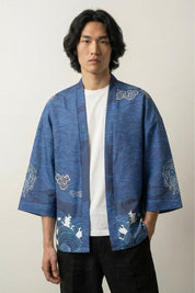 Chaqueta kimono azul marino Kaito Edition hombre con motivo de la ola de Hokusai grulla tsuru bordada en blanco de algodón corte haori mangas tres cuartos cierre de cordón streetwear japonés Ropa Japonesa