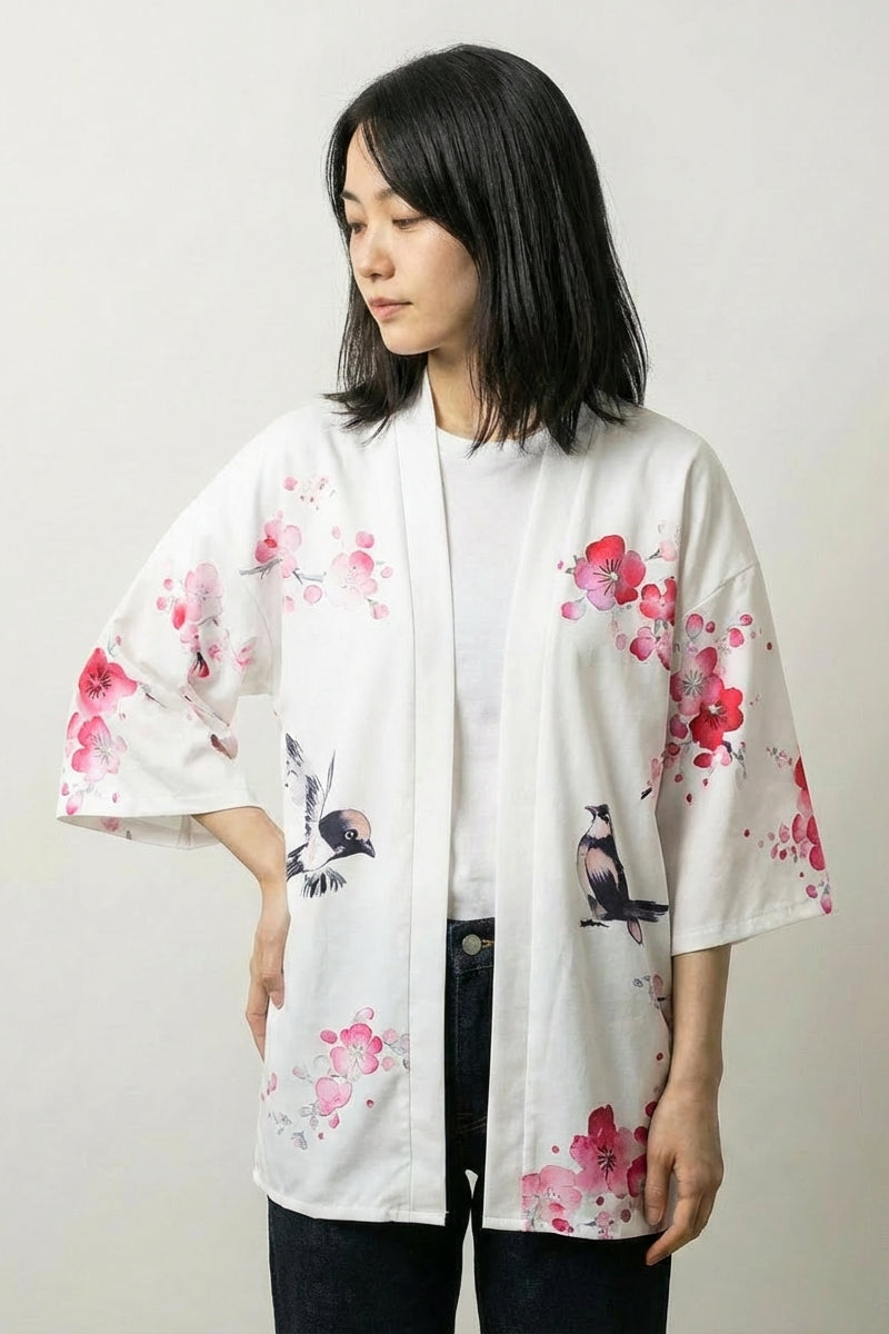 Chaleco Kimono Geisha Sakura x Geiko blanco estampado geisha sakura flores de cerezo rojas mangas tres cuartos streetwear japonés Ropa Japonesa