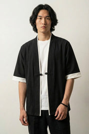 Chaqueta kimono hombre Hideki negra de algodón con ribete blanco mangas cortas cuello en V estilo streetwear japonés Ropa Japonesa