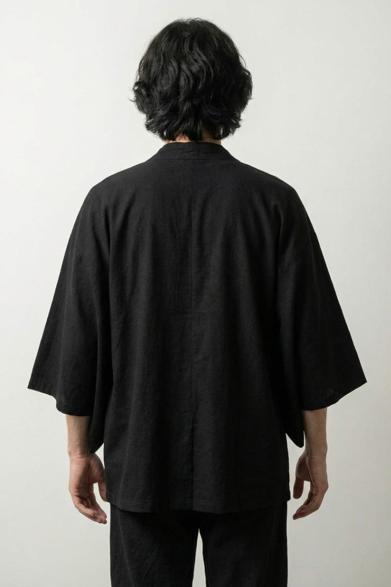 Chaqueta kimono larga Takeo hombre negro vista trasera de algodón lino corte largo mangas tres cuartos streetwear japonés Ropa Japonesa