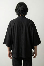 Chaqueta kimono larga Takeo hombre negro vista trasera de algodón lino corte largo mangas tres cuartos streetwear japonés Ropa Japonesa
