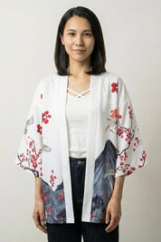 Chaqueta kimono ligera Edo blanca cruda estampado de ramas de ciruelo rojas y paisaje mangas tres cuartos streetwear japonés Ropa Japonesa