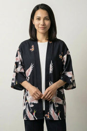 Chaqueta kimono corta para mujer Annaki negra estampado de grullas blancas y flores rojas mangas tres cuartos streetwear japonés Ropa Japonesa