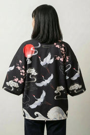 Chaqueta kimono de seda para mujer Osaka negra vista trasera grullas tsuru sakura sol rojo streetwear japonés Ropa Japonesa