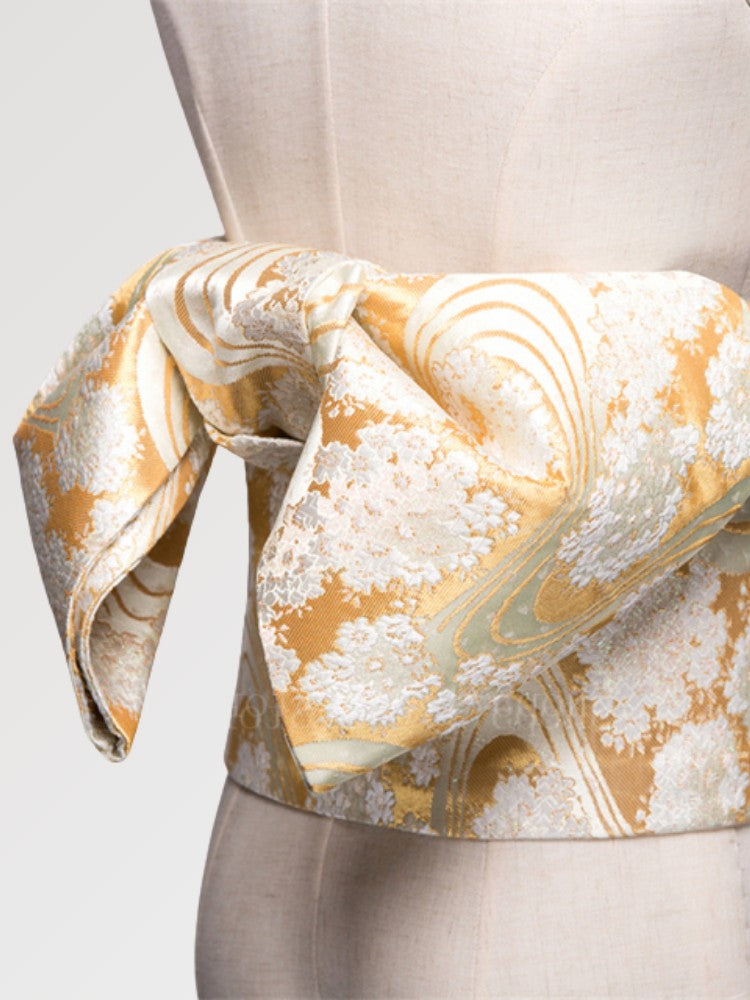 Cinturón obi de mujer Sanaé dorado con flores blancas luminosas tejidas Ropa Japonesa