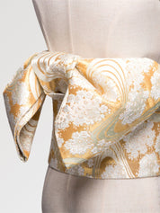 Cinturón obi de mujer Sanaé dorado con flores blancas luminosas tejidas Ropa Japonesa