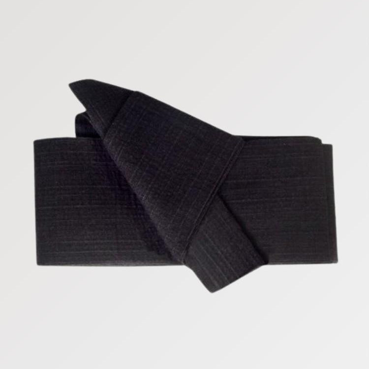Cinturón obi de hombre Okinawa negro de textura sobria kakuobi Ropa Japonesa