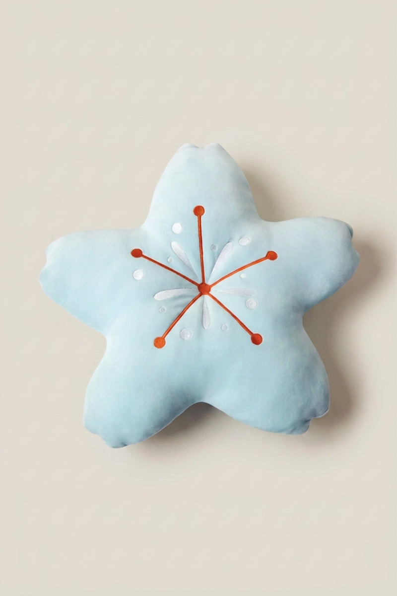Cojín japonés 'Shuka' en azul turquesa — cojín de peluche con forma de estrella de mar de cinco brazos y costuras radiales bordadas