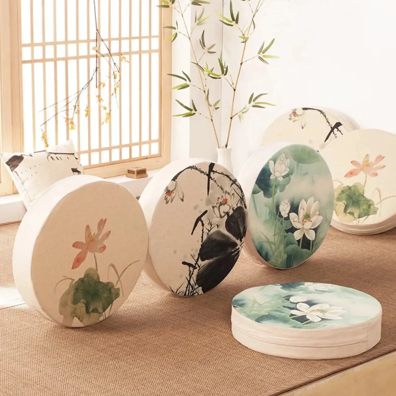 Cojín de flores japonesas Narashino redondo con motivo sumi-e floral estampado Ropa Japonesa