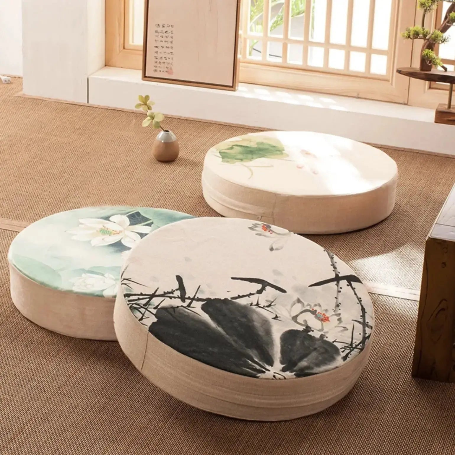 Cojín de flores japonesas Narashino redondo con motivo sumi-e floral estampado Ropa Japonesa