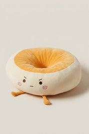 Cojín japonés 'Itami' con los ojos redondos — cojín de suelo de peluche crema con forma de personaje de mejillas rosas, centro hundido naranja y piecitos