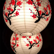Farol japonés esférico maru-chōchin con ciruelos rojos kōbai en papel washi Ropa Japonesa