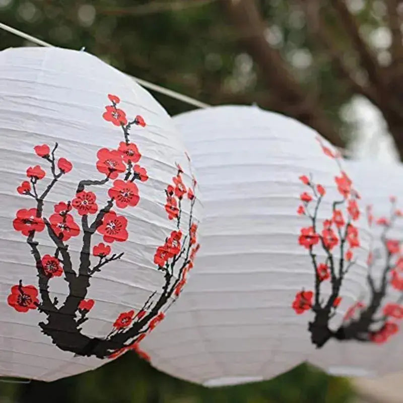 Farol japonés esférico maru-chōchin con ciruelos rojos kōbai en papel washi Ropa Japonesa