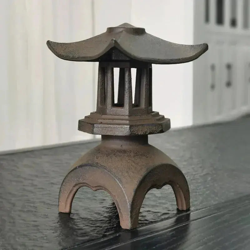 Farol japonés de hierro fundido Seiyo marrón-negro patinado estilo santuario shinto Ropa Japonesa