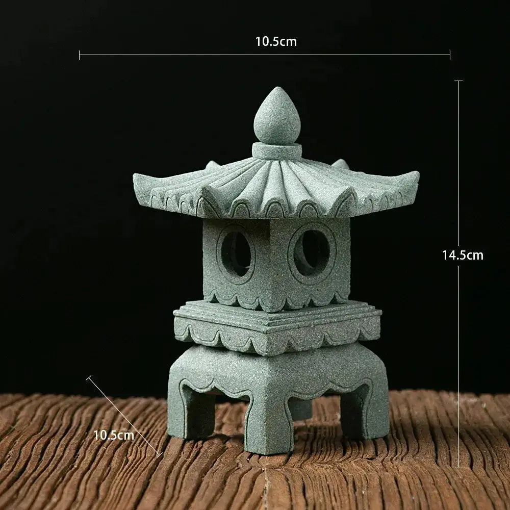 Farol japonés de piedra Ukiha con antefijas esculpidas y pináculo en loto budista Ropa Japonesa