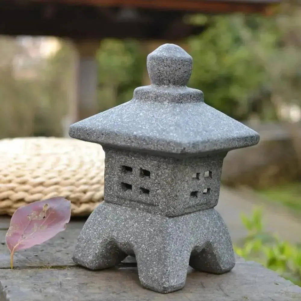 Farol japonés decorativo tōrō Kiya de granito gris con aberturas cuadradas para jardín Ropa Japonesa