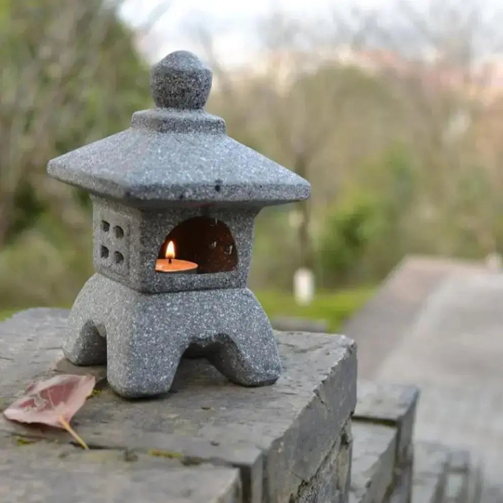 Farol japonés decorativo tōrō Kiya de granito gris con aberturas cuadradas para jardín Ropa Japonesa