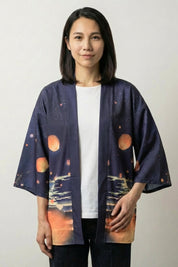 Chaqueta kimono furisode Shizuka azul marino estampado de un sol poniente naranja reflejado en el agua corte abierto streetwear japonés Ropa Japonesa