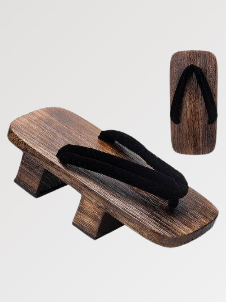 Geta japonesa Iwakura con hanao negro liso minimalista sobre madera marrón Ropa Japonesa