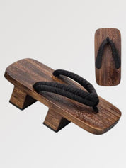 Geta japonesa Toyohashi con hanao texturado torcido sobre madera marrón Ropa Japonesa